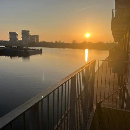 Prime Seaview Location In Cph & By Metro Station *